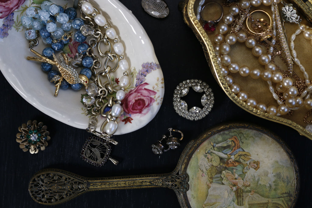 Your Guide to Vintage and Antique Jewelry